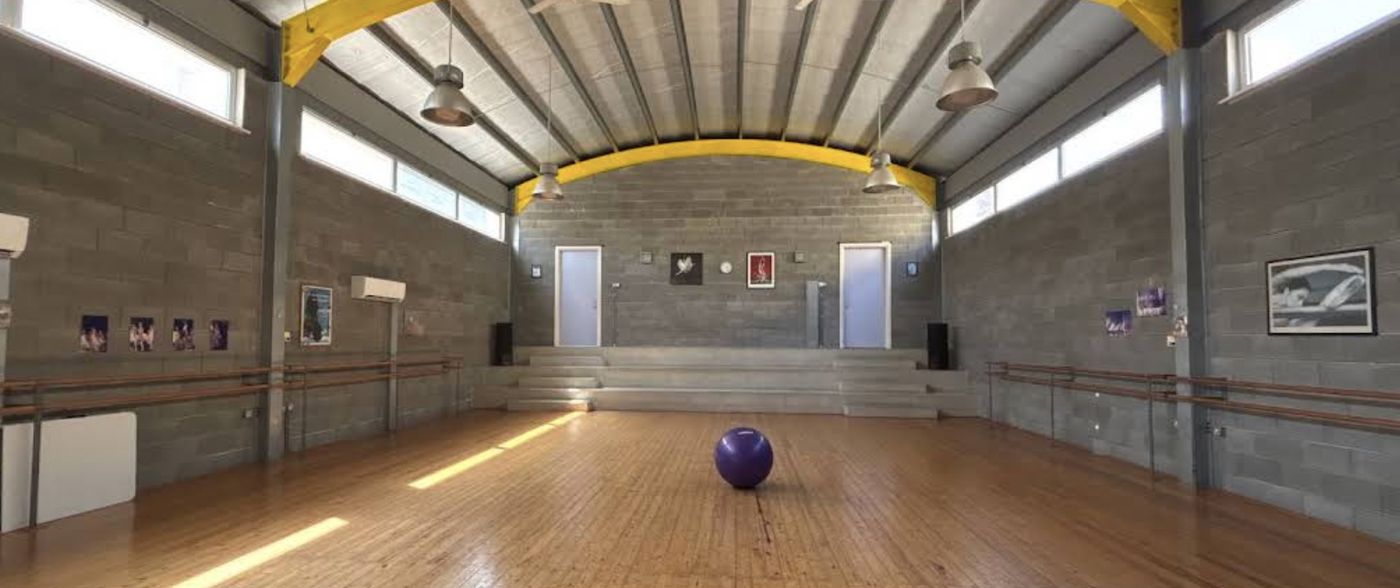Зал студии School of Ballet Demetra Riris-Constantinou в Пафосе